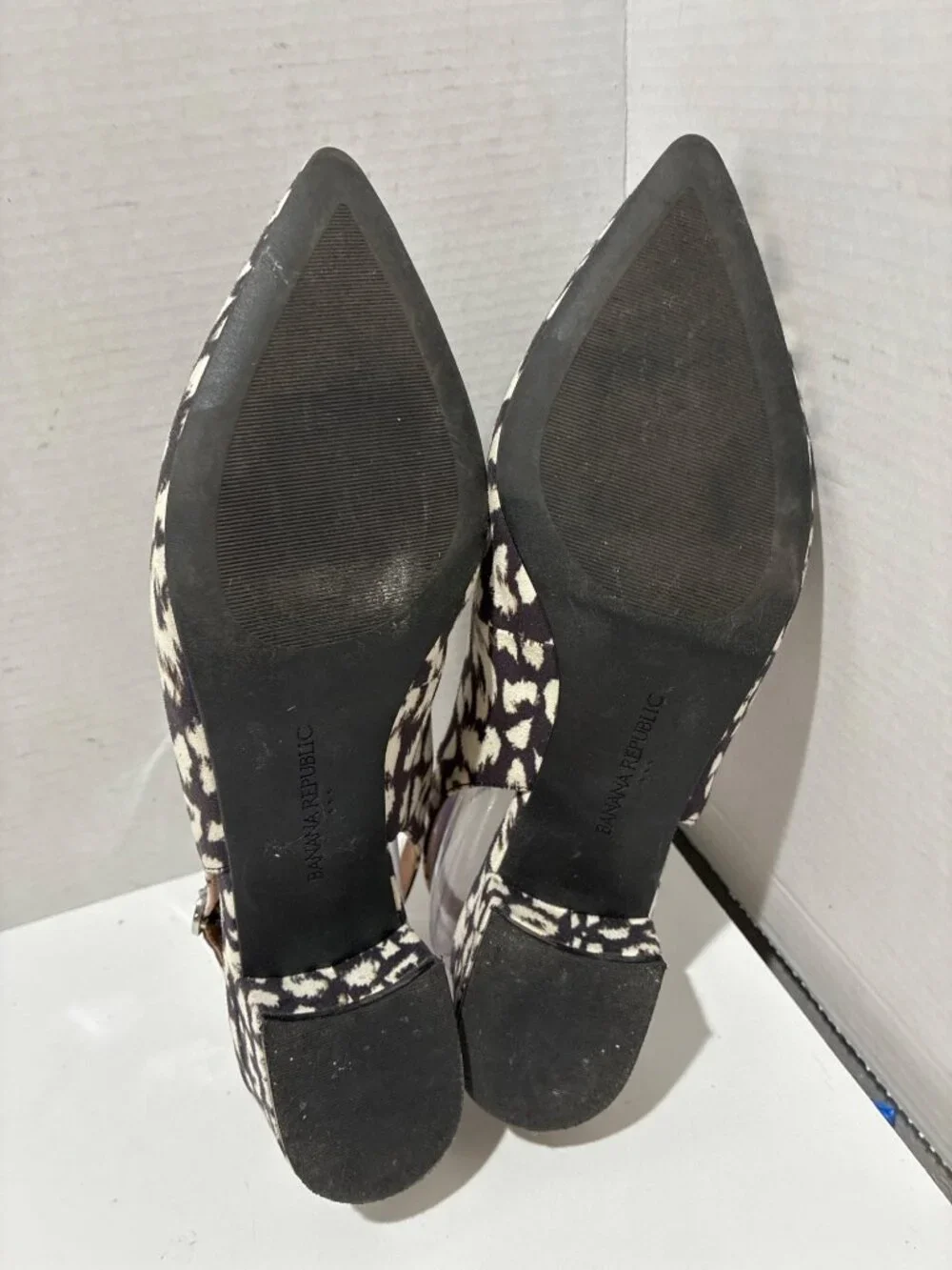 Banana Republic slingback pumps pointed toe low block heel bold cheetah print